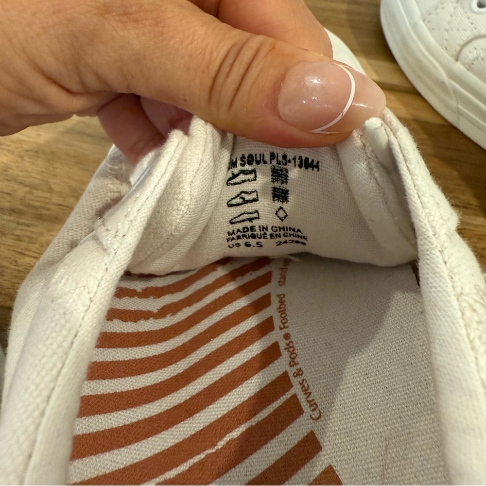 TAOS- White Plim Soul Canvas Sneaker - Size 6.5 - Picture 7 of 7